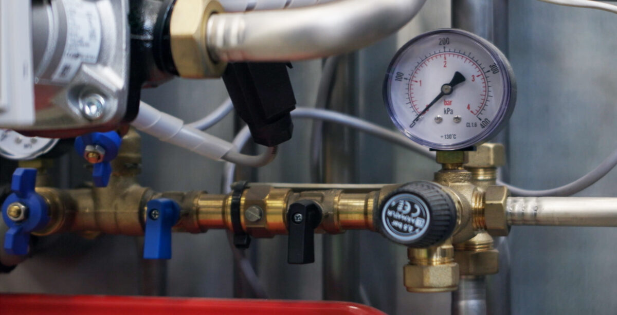 Kaukolämpösiirrinten eli lämmönvaihdinten huolto ja uusinta.