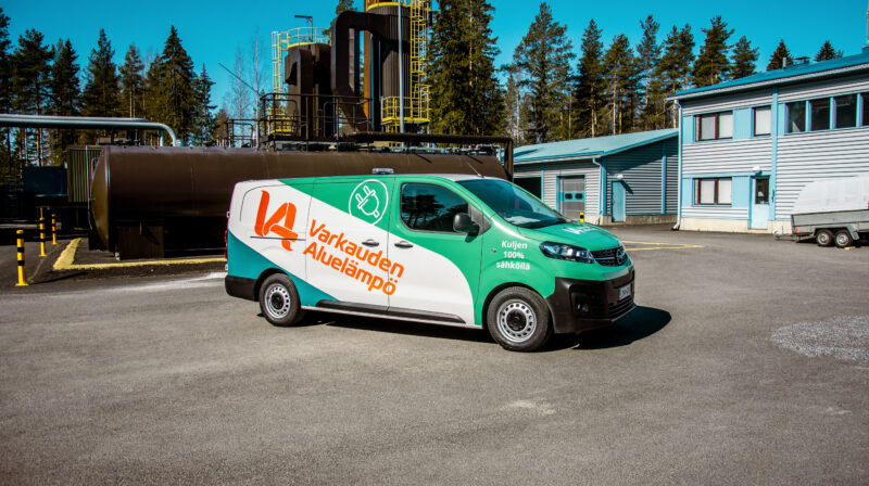 Varkauden Aluelämmön pakettiauto.