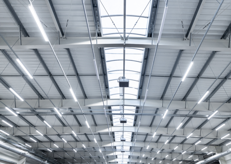 Kansainvälinen ja kansallinen politiikka aiheuttaa paineita energiansäästölle teollisuudessa.