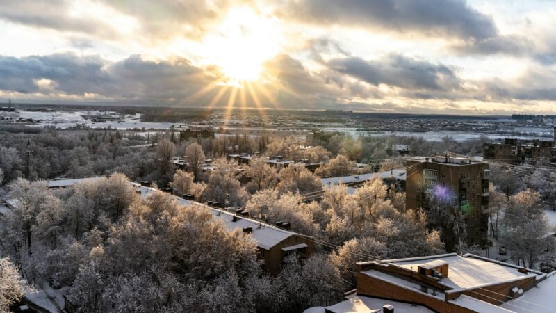 Kevättalven vaihtelevat säät tuovat hyötyä kaukolämmön optimointiin.